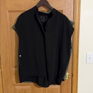 Women’s Figs black scrub top